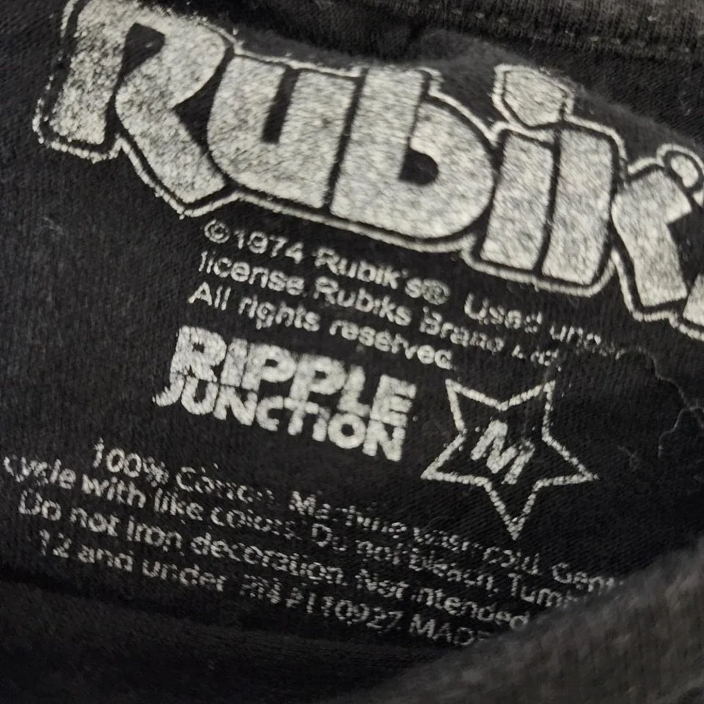 Black Rubik's cube‎ graphic tee medium